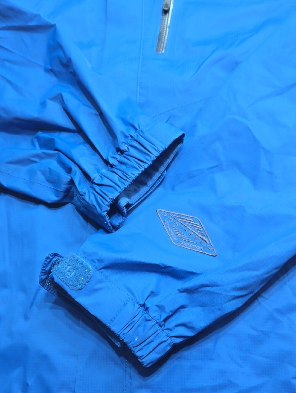 Columbia Woman's Blue Hooded Rain Jacket - Picture 6 of 9